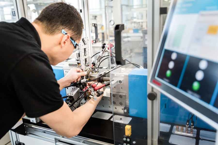 La scelta del giusto produttore di bobine è un fattore cruciale per il successo del vostro progetto. Un produttore di bobine professionale deve avere l'esperienza e la competenza necessarie per soddisfare i vostri requisiti specifici. Inoltre, è necessario ricercare i progressi tecnologici e la flessibilità nella produzione. Un buon produttore di bobine si adatta ai cambiamenti e garantisce che le bobine soddisfino standard di alta qualità. Anche il servizio clienti svolge un ruolo importante. 