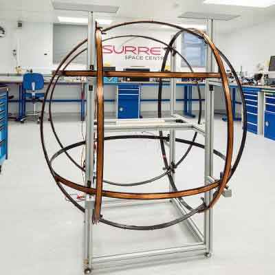 Impianto per bobine di Helmholtz presso il Surrey Space Centre. Source: University of Surrey