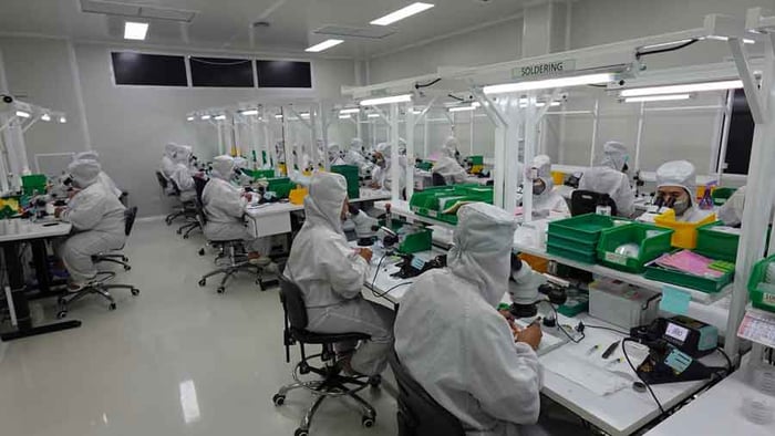 Quantità più elevate richiedono investimenti e chiarimenti più estesi in anticipo; partire con una quantità sottostimata può significare che l'intera configurazione produttiva deve essere rivista in seguito.