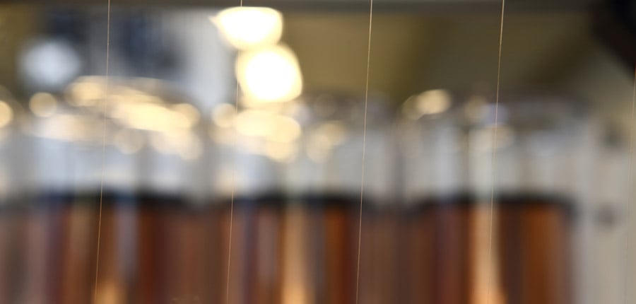 KUK produce bobine a nucleo toroidale specifiche per il cliente con un diametro interno a partire da 3 mm. Il nucleo è costituito principalmente da ferriti da 1,5 mm. Le bobine toroidali sono utilizzate dai nostri clienti per alimentatori switching, induttanze, trasformatori e molte altre applicazioni industriali.