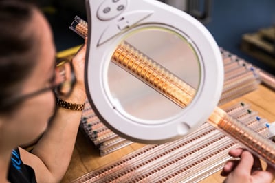 Un produttore di bobine professionale comprende l'importanza di un rigoroso controllo di qualità. Grazie all'uso di metodi di test avanzati e al monitoraggio continuo.