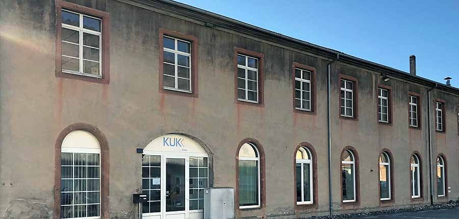 KUK Frankreich. Siti di produzione in tutto il mondo e una rete consolidata di fornitori garantiscono la vicinanza al cliente, brevi distanze di spedizione e condizioni ottimali per le bobine, i trasformatori, gli assemblaggi e l'elettronica specifici del cliente.
