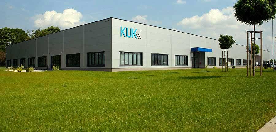 KUK Slovacchia. Siti di produzione in tutto il mondo e una rete consolidata di fornitori garantiscono la vicinanza al cliente, brevi distanze di spedizione e condizioni ottimali per le bobine, i trasformatori, gli assemblaggi e l'elettronica specifici del cliente.