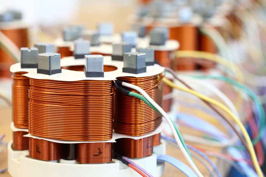 Dall'approvvigionamento all'avvolgimento delle bobine, all'incapsulamento, all'assemblaggio e all'imballaggio, KUK gestisce tutti i processi produttivi.